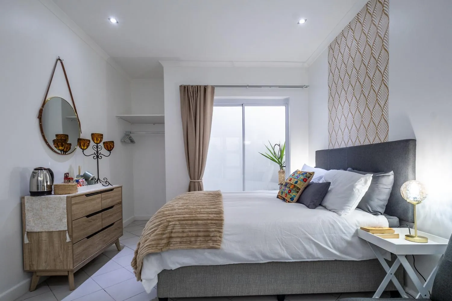 Quiet & Cosy In Claremont Apartment Cape Town